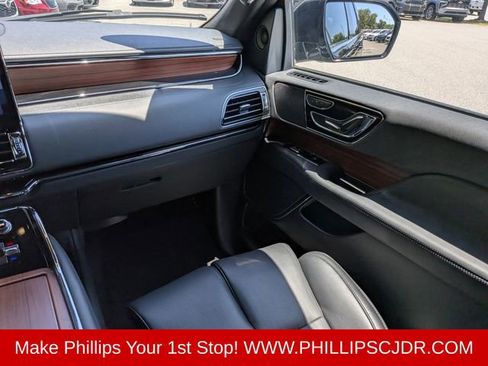 Used 2024 Lincoln Navigator Premiere AWD/4WD image 16