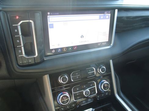 Used 2021 GMC Yukon Denali w/ Denali Premium Package AWD/4WD image 35