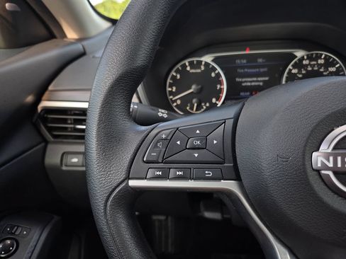 Used 2025 Nissan Altima 2.5 SV FWD image 23