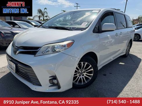 Used 2018 Toyota Sienna XLE w/ XLE Navigation Package FWD image 1