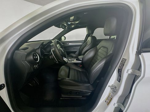 Used 2022 Alfa Romeo Stelvio Veloce image 13
