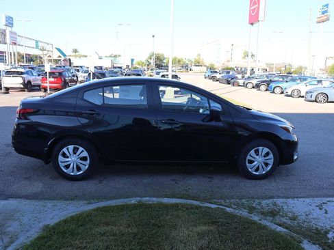Used 2025 Nissan Versa S w/ Trunk Package image 8