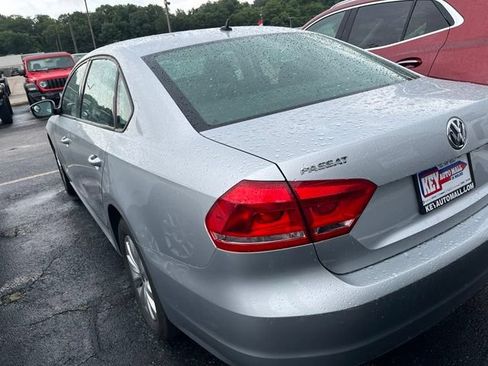 Used 2013 Volkswagen Passat 2.5 S FWD image 3