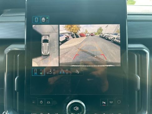 Used 2025 GMC Acadia AT4 w/ Luxury Package image 27