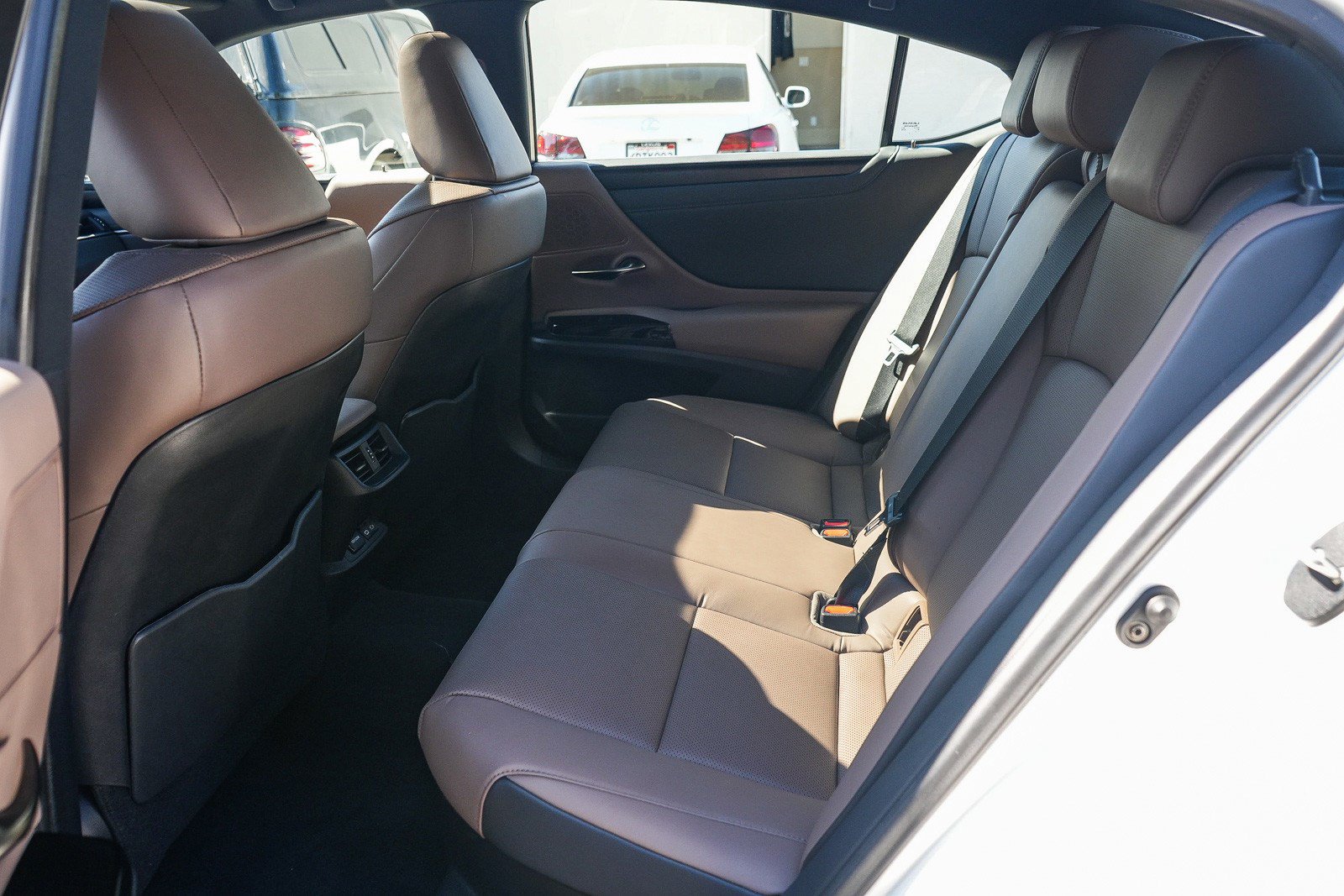 Used 2025 Lexus ES 300h w/ Premium Package FWD image 18
