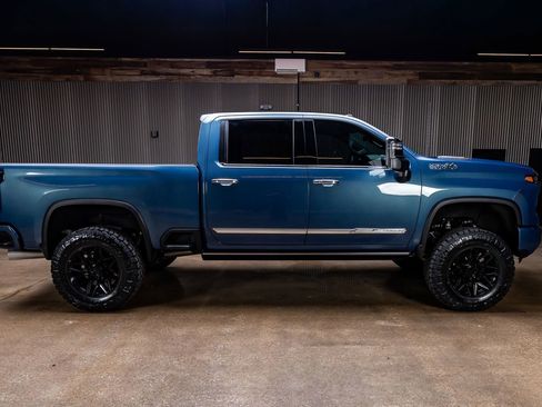 Used 2024 Chevrolet Silverado 2500 High Country w/ High Country Premium Package AWD/4WD image 11