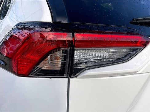 Used 2025 Toyota RAV4 XLE FWD image 28