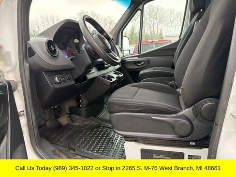 Used 2021 Freightliner Sprinter 1500 image 13