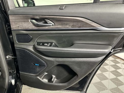 Used 2023 Jeep Grand Cherokee Overland w/ Luxury Tech Group IV image 38