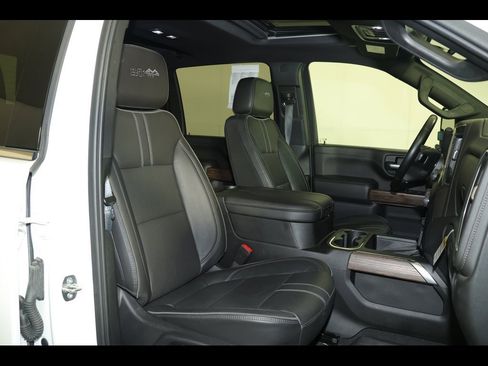 Used 2023 Chevrolet Silverado 2500 High Country w/ Z71 Off-Road Package image 32