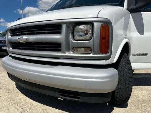 Used 2001 Chevrolet Express 1500 RWD image 50