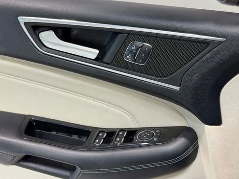 Used 2015 Ford Edge Titanium w/ Technology Package image 11