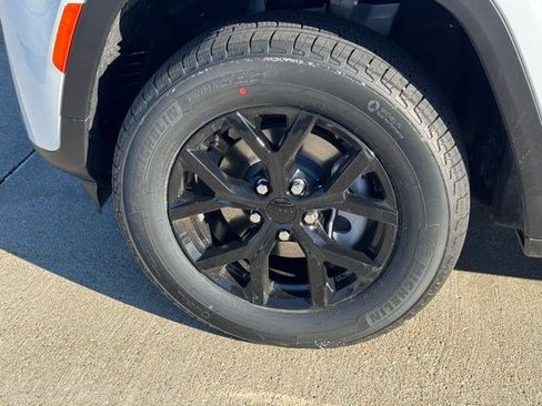 New 2026 Jeep Grand Cherokee Altitude image 28