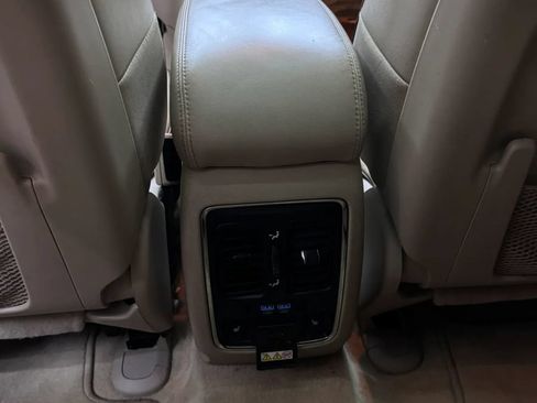Used 2020 Jeep Grand Cherokee Overland AWD/4WD image 13