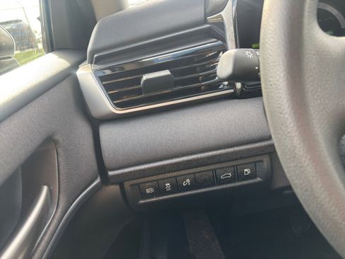 Used 2025 Toyota Camry LE image 33