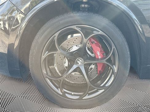 Used 2018 Alfa Romeo Stelvio Quadrifoglio w/ Driver Assist Dynamic Package image 32