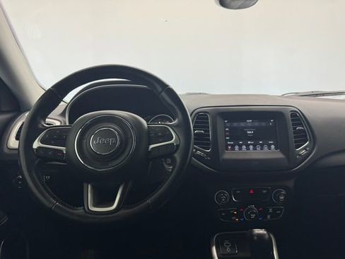 Used 2020 Jeep Compass Latitude image 3