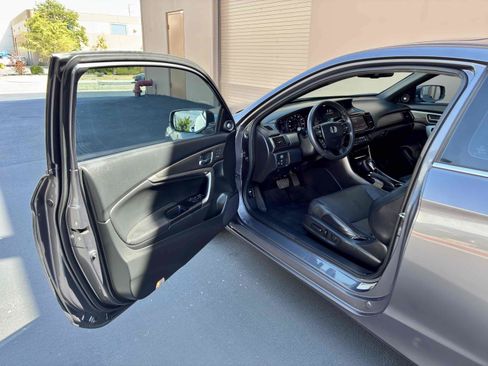 Used 2016 Honda Accord EX-L image 33