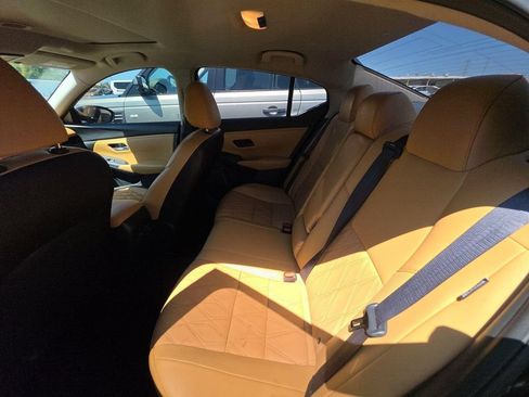 Used 2024 Nissan Sentra SV w/ SV Premium Package FWD image 7