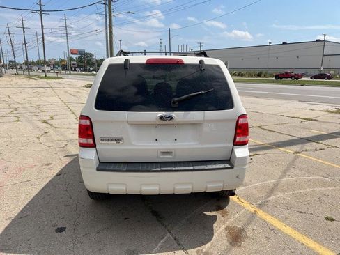 Used 2010 Ford Escape XLT AWD/4WD image 4