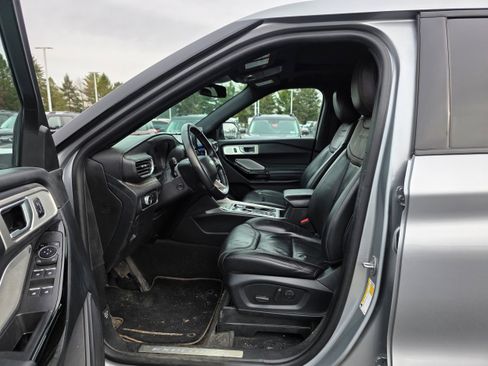 Used 2023 Ford Explorer Platinum w/ Premium Technology Package image 21