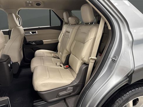 Used 2023 Ford Explorer Platinum w/ Class IV Trailer Tow Package image 29