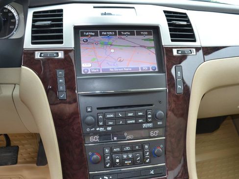 Used 2014 Cadillac Escalade Premium AWD/4WD image 21