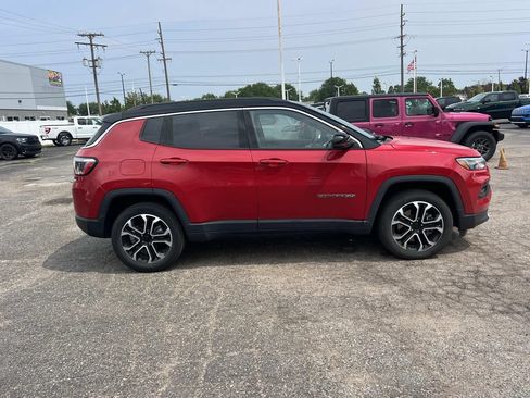 Used 2023 Jeep Compass Limited AWD/4WD image 2