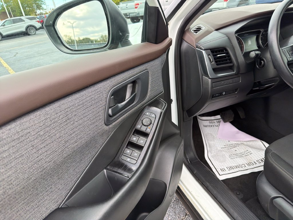 Used 2023 Nissan Rogue S AWD/4WD image 23