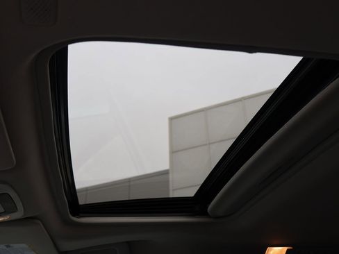 Used 2024 Toyota Sienna XLE image 16