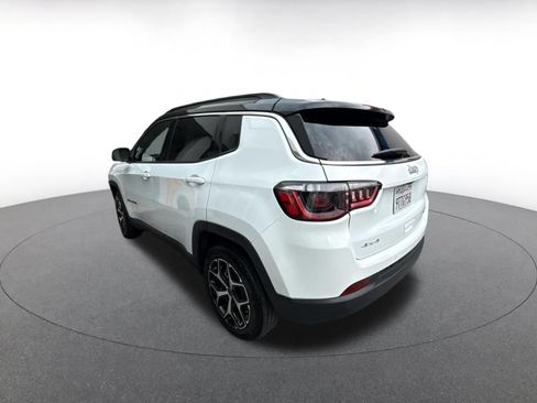 Used 2025 Jeep Compass Limited AWD/4WD image 5