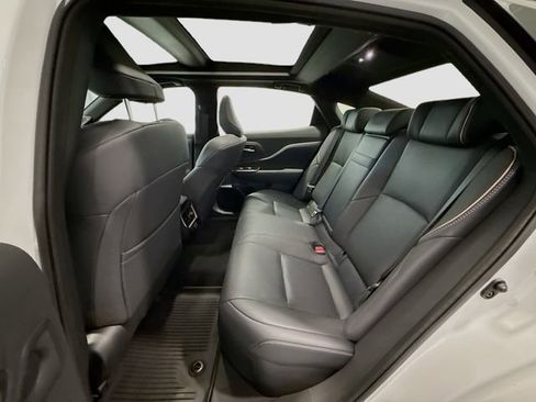 New 2024 Toyota Crown Platinum image 20