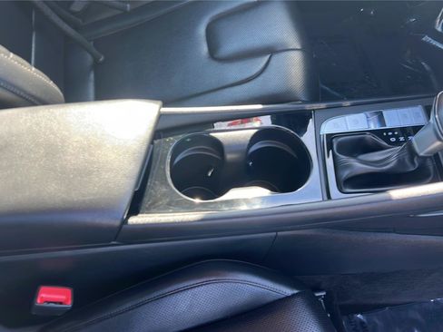 Used 2025 Hyundai Elantra Limited FWD image 15