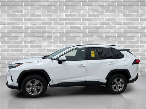 Used 2024 Toyota RAV4 XLE AWD/4WD image 2