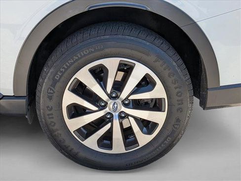 Used 2021 Subaru Outback Premium image 3