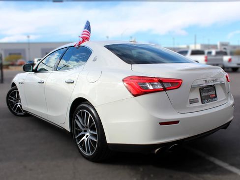 Used 2017 Maserati Ghibli image 2