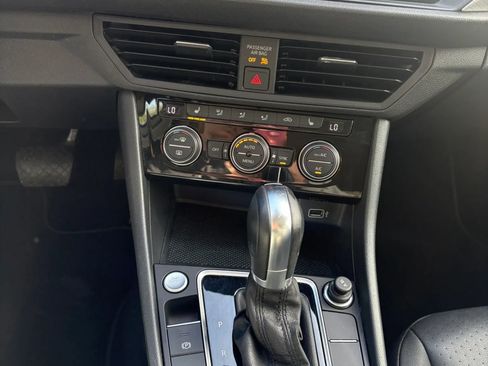 Used 2019 Volkswagen Jetta SE image 43