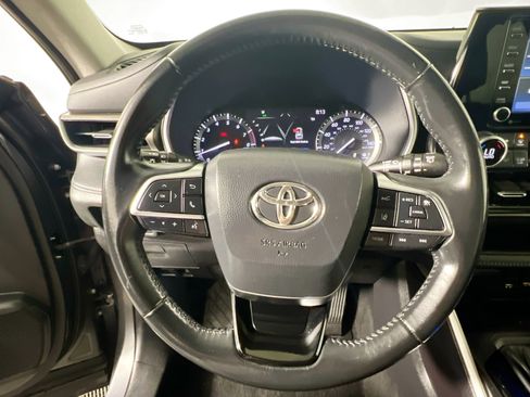 Used 2021 Toyota Highlander XLE FWD image 17