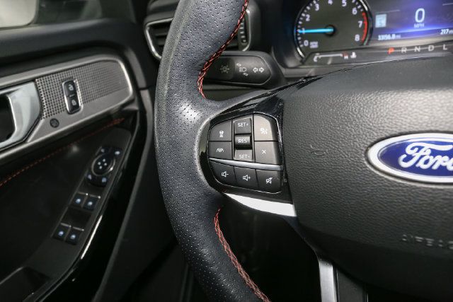 Used 2023 Ford Explorer ST-Line AWD/4WD image 32