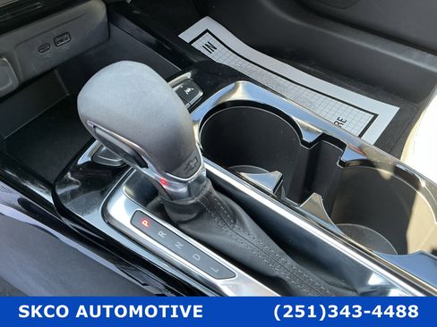 Used 2025 Chevrolet Trax LT w/ LT Convenience Package image 23