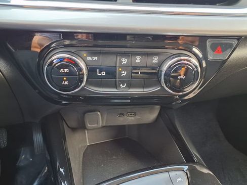 Used 2026 Chevrolet Trax LT FWD image 28