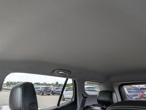 Used 2024 GMC Terrain SLT FWD image 23