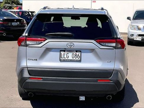 Used 2020 Toyota RAV4 LE FWD image 4