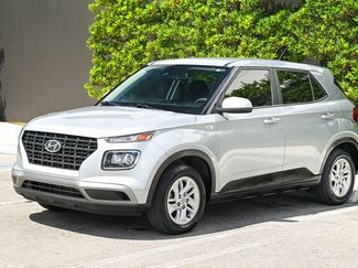 Used 2023 Hyundai Venue SE FWD video 1