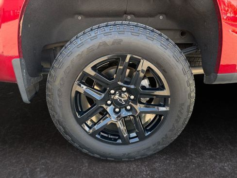 Used 2025 Chevrolet Silverado 1500 LT Trail Boss w/ Convenience Package II AWD/4WD image 28