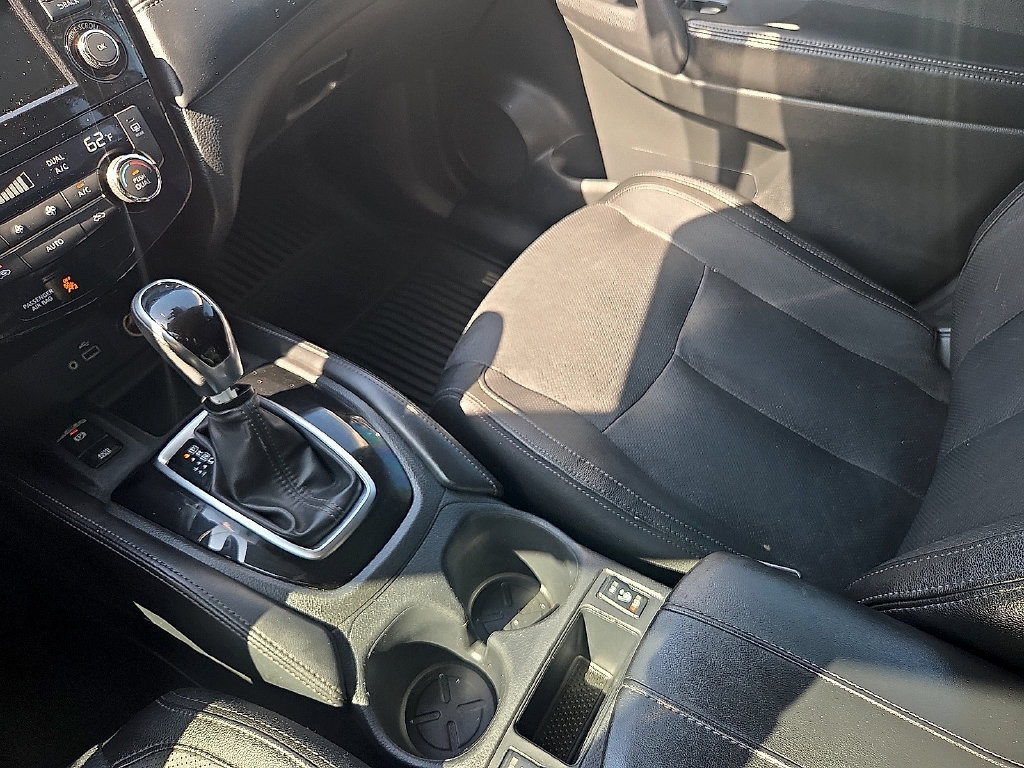 Used 2019 Nissan Rogue SL FWD image 25