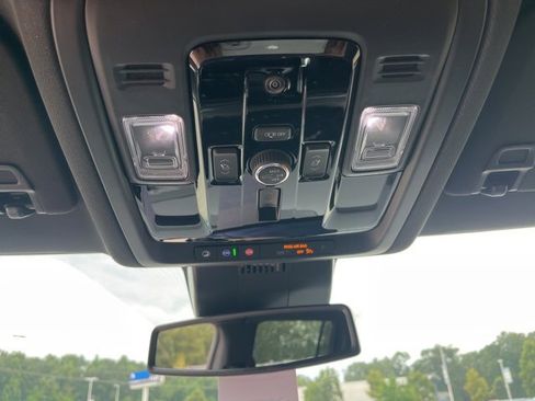 New 2026 Chevrolet Suburban Premier image 38