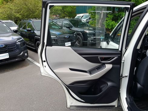 Used 2023 Subaru Forester AWD/4WD image 29