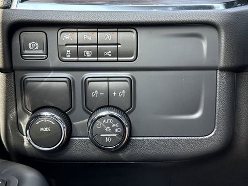 New 2026 Chevrolet Suburban Premier image 20