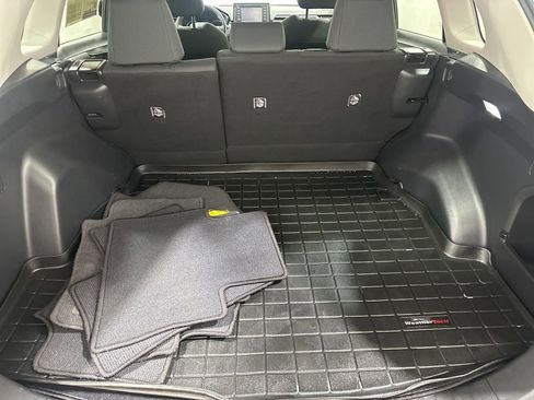 Used 2022 Toyota RAV4 LE image 17
